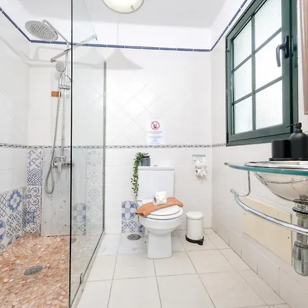 Casa de Férias Casa Hibiscus - Shared Pool And Bbq - Close To Seafront Promenade By Lanzarote *