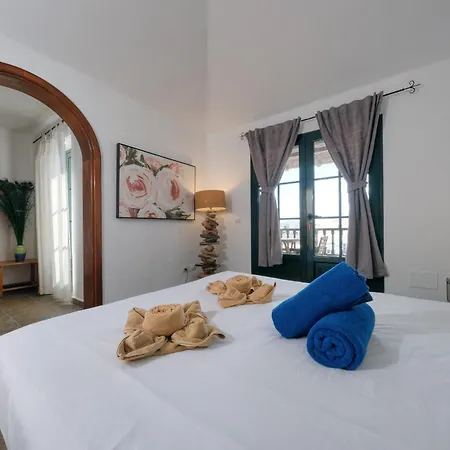 Casa Hibiscus - Shared Pool And Bbq - Close To Seafront Promenade By Lanzarote Casa de Férias Punta Mujeres