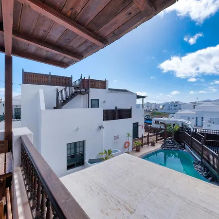 Casa de Férias Casa Hibiscus - Shared Pool And Bbq - Close To Seafront Promenade By Lanzarote Punta Mujeres
