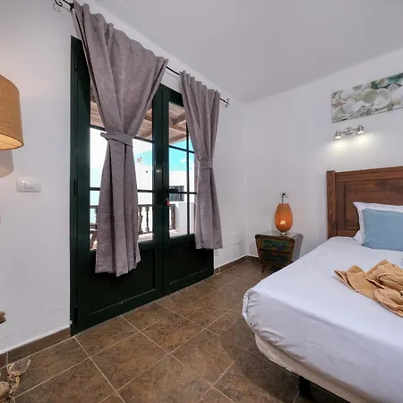 Casa Hibiscus - Shared Pool - Close To Seafront Promenade *