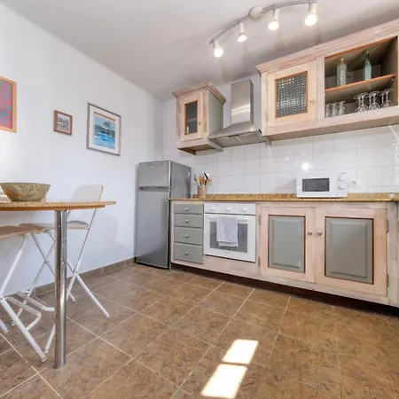 Casa de Férias Casa Hibiscus - Shared Pool And Bbq - Close To Seafront Promenade By Lanzarote *