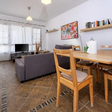 Casa de Férias Casa Hibiscus - Shared Pool And Bbq - Close To Seafront Promenade By Lanzarote Punta Mujeres