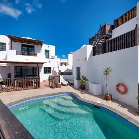 Casa Hibiscus - Shared Pool And Bbq - Close To Seafront Promenade By Lanzarote Сasa de vacaciones *