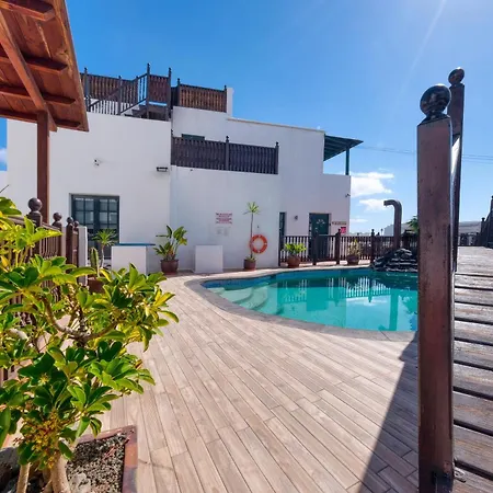 Casa Hibiscus - Shared Pool And Bbq - Close To Seafront Promenade By Lanzarote Casa de Férias Punta Mujeres