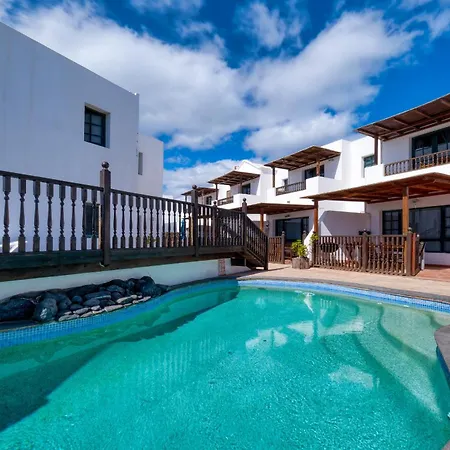Casa de Férias Casa Hibiscus - Shared Pool And Bbq - Close To Seafront Promenade By Lanzarote Punta Mujeres