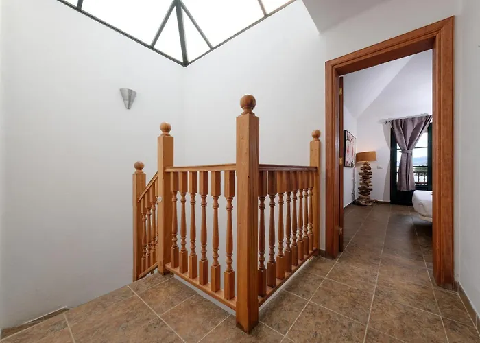 Casa Hibiscus - Shared Pool And Bbq - Close To Seafront Promenade By Lanzarote