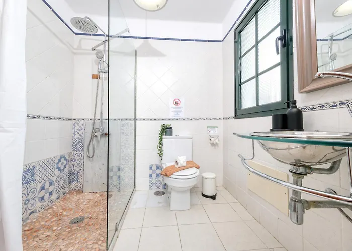 Ferienhaus Casa Hibiscus - Shared Pool And Bbq - Close To Seafront Promenade By Lanzarote *