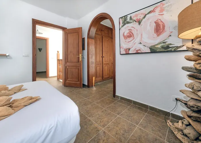 Casa Hibiscus - Shared Pool And Bbq - Close To Seafront Promenade By Lanzarote Ferienhaus *