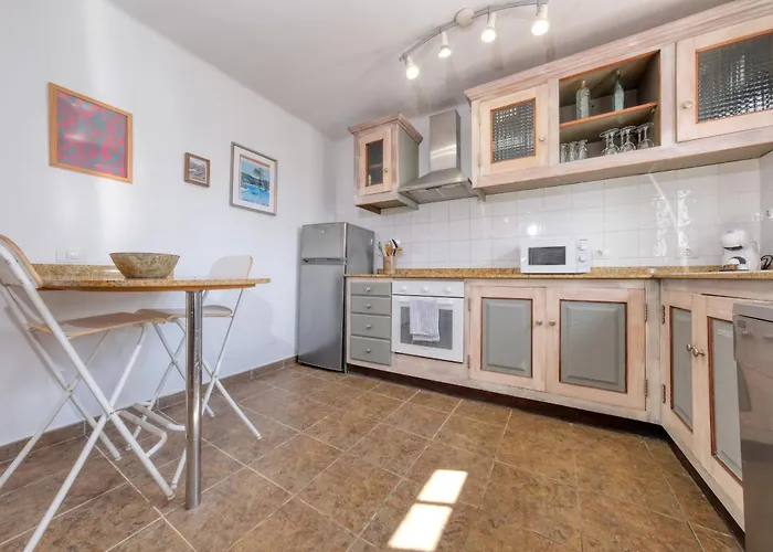 Ferienhaus Casa Hibiscus - Shared Pool And Bbq - Close To Seafront Promenade By Lanzarote *