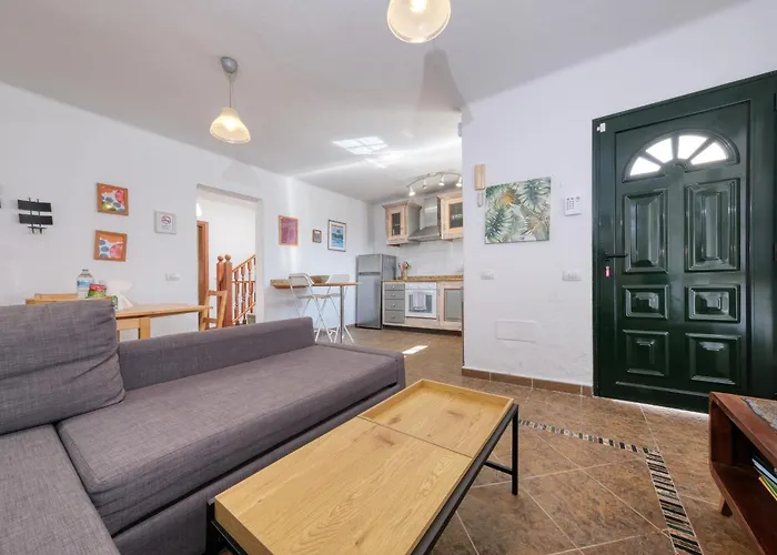 Casa Hibiscus - Shared Pool And Bbq - Close To Seafront Promenade By Lanzarote Ferienhaus Punta Mujeres