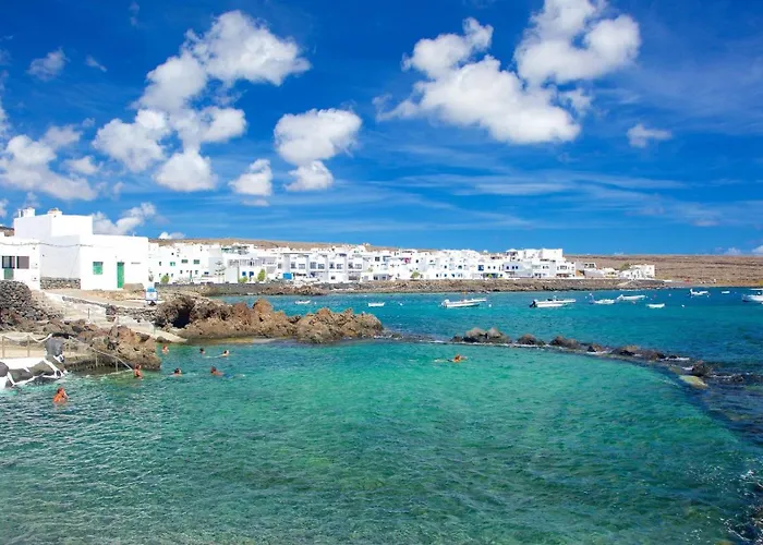 Ferienhaus Casa Hibiscus - Shared Pool And Bbq - Close To Seafront Promenade By Lanzarote